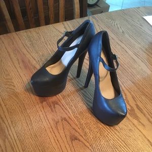 6.5” Platform Heels ~ Black ~ Sz 8